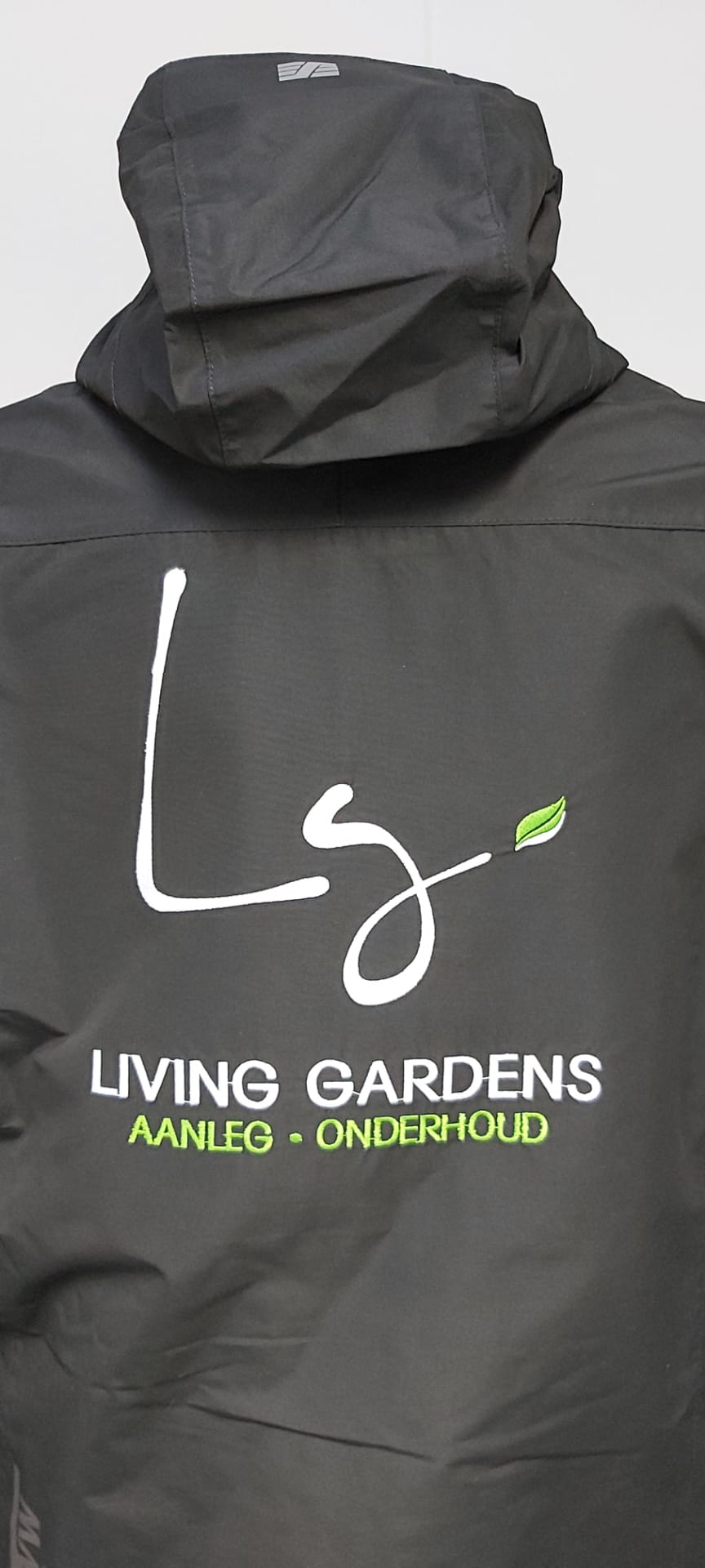 geborduurd logo Living Gardens